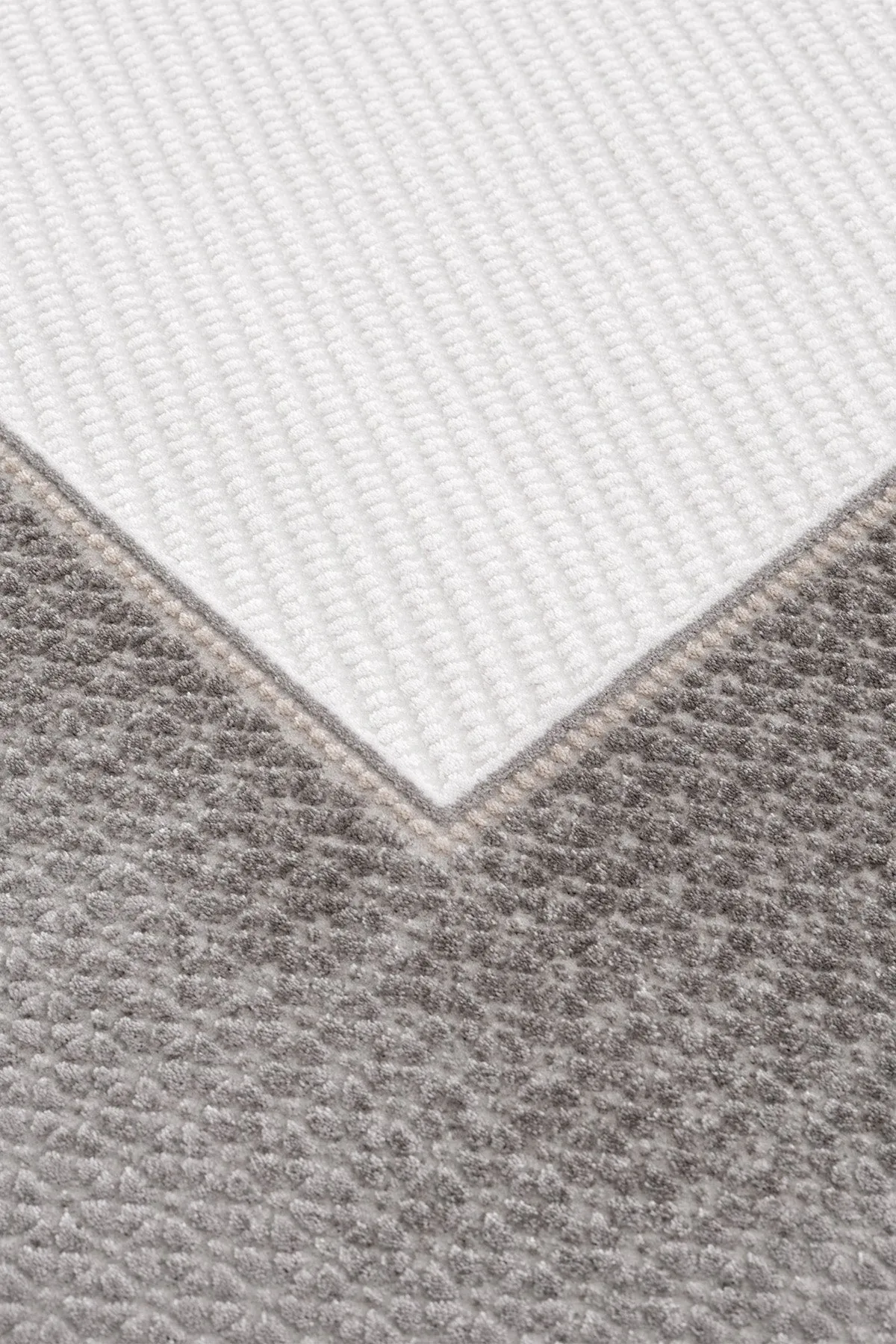 Détail du tapis gris perle Koza