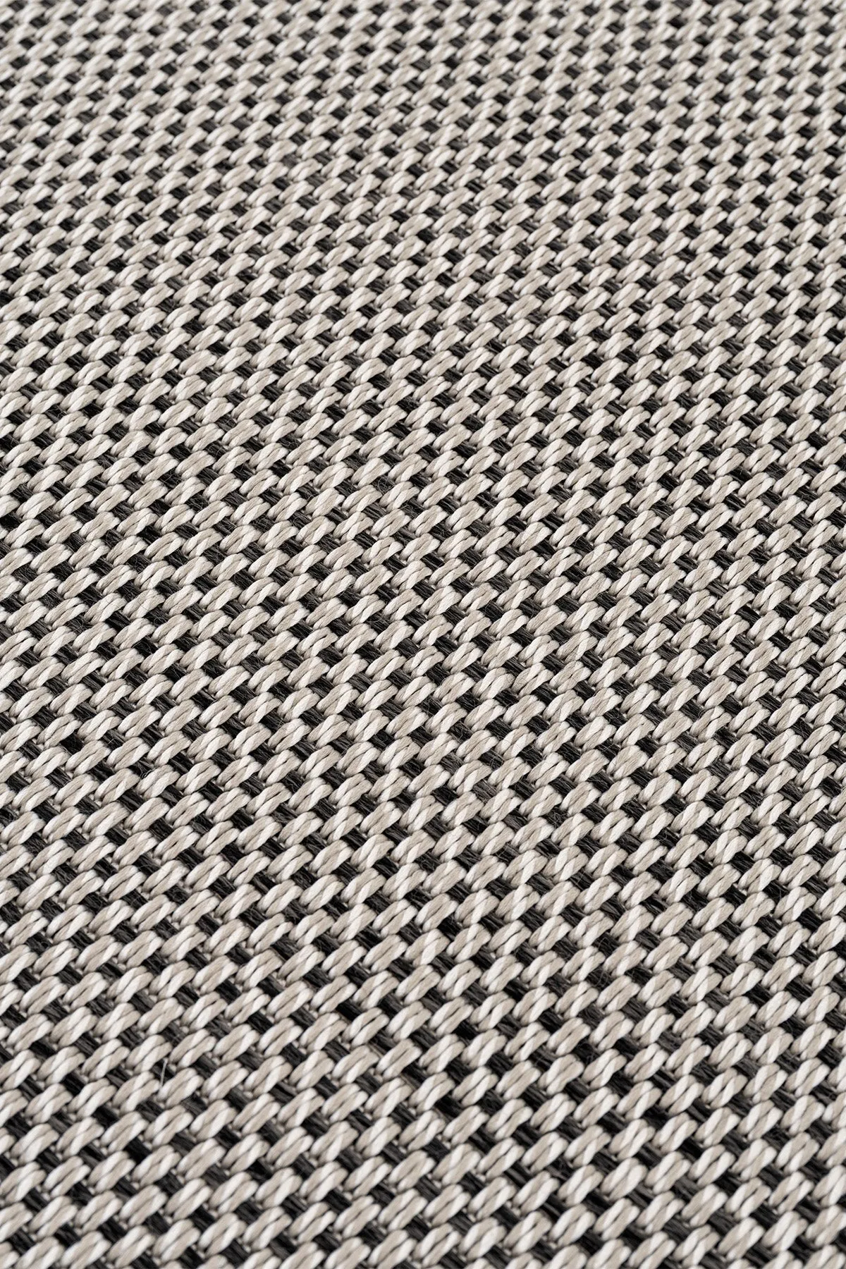 Teppich mit schwarzem Rand