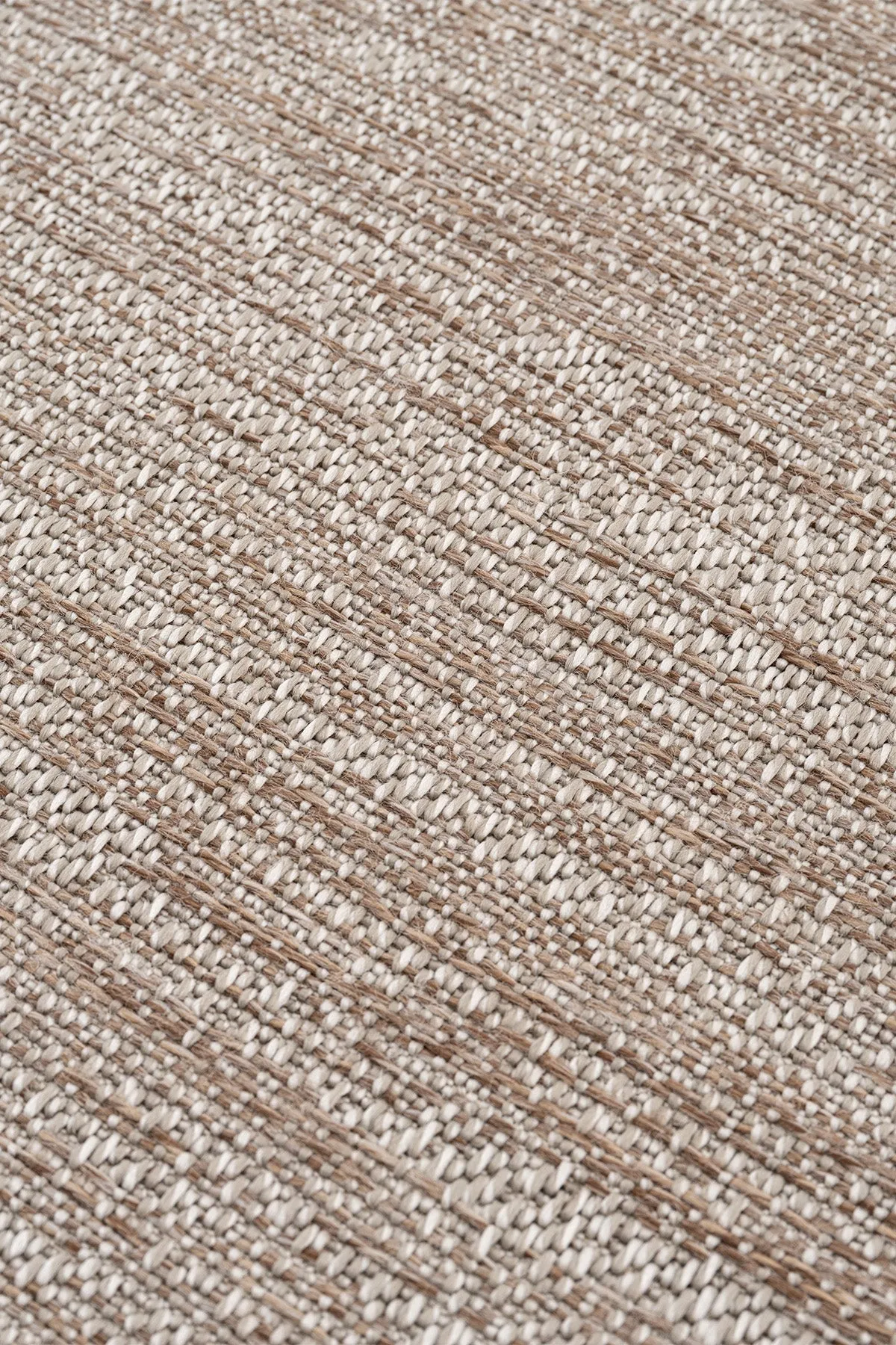 Sisalteppich im minimalistischen Design
