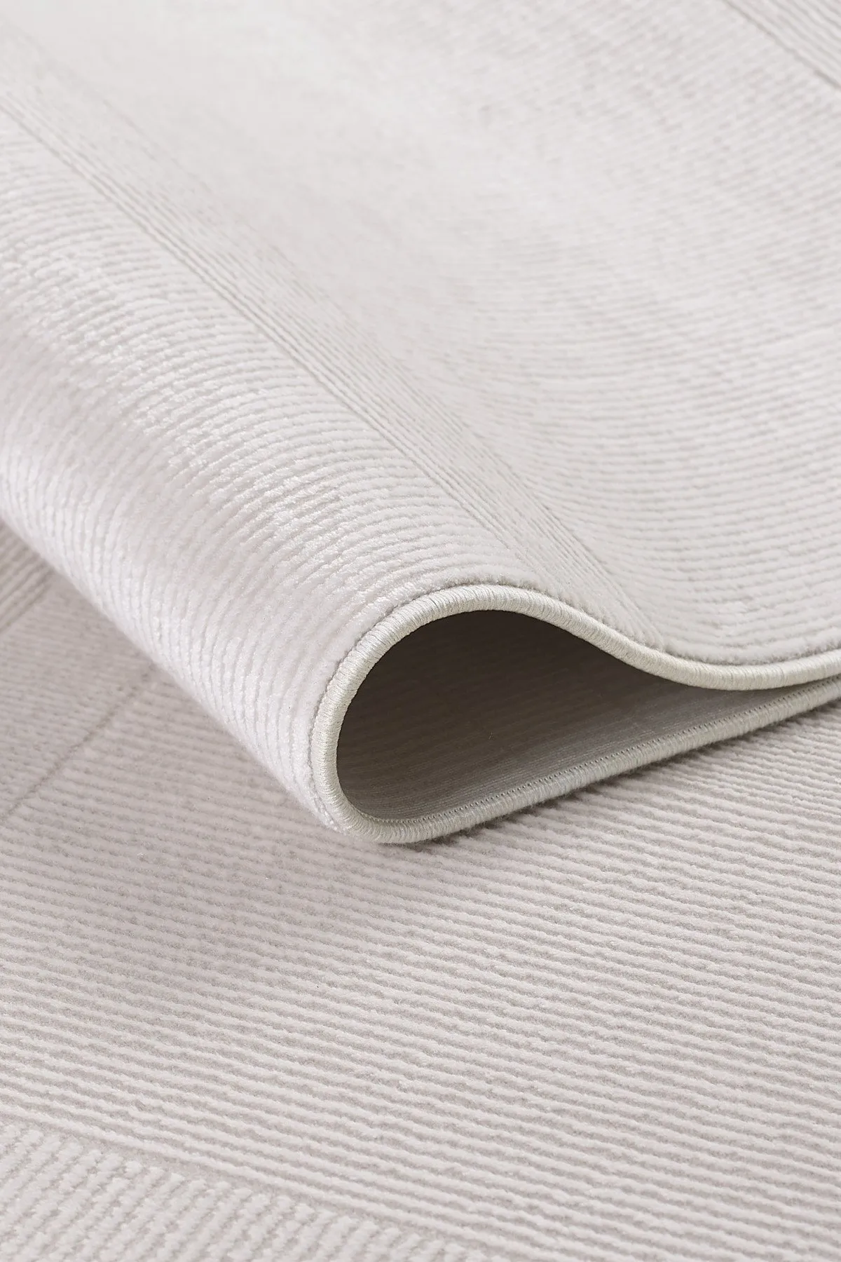 Image of a self-fringed rug.