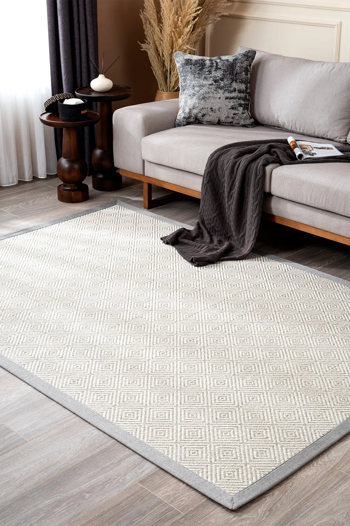 Teppich mit grauem Rand